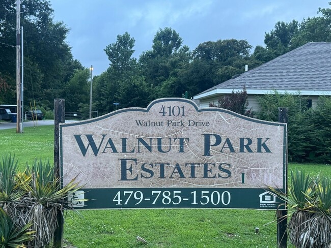 Building Photo - 4215 Walnut Park Dr