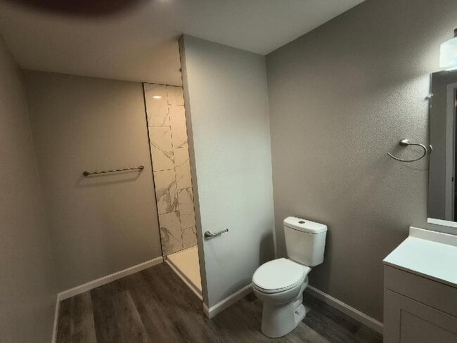 Building Photo - 1025 N Quincy Ave