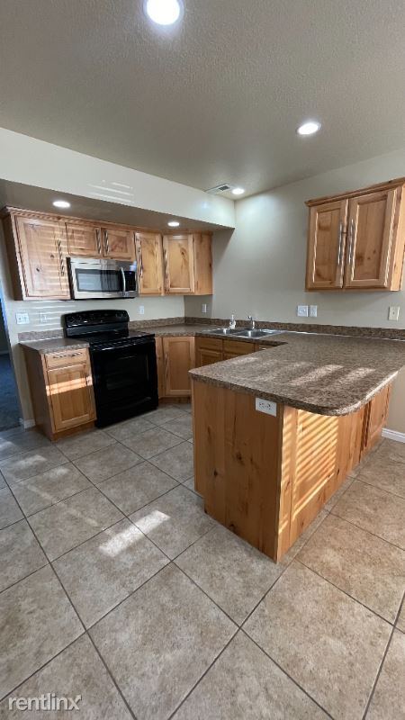 Primary Photo - 2 br, 1.5 bath Townhome - 411 W 2000 S 6 U...