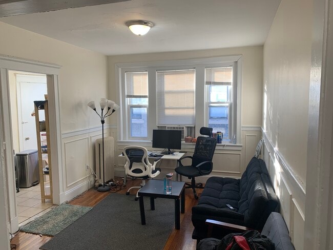 Building Photo - 245 Kelton St