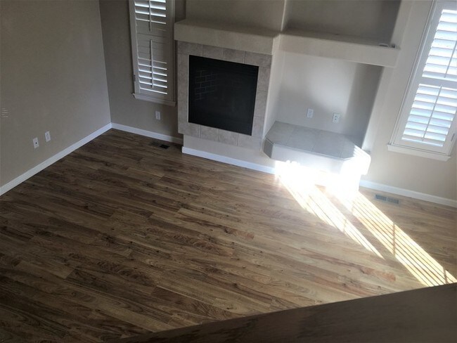 Building Photo - Lovely 3 Bedroom Townhome in Emerald Glen