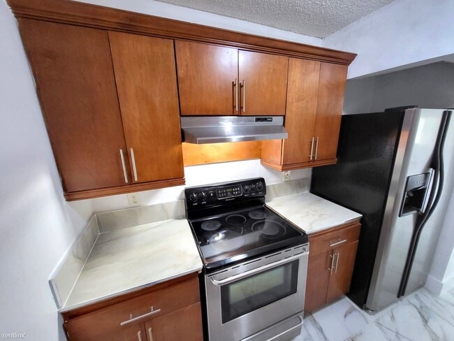 Building Photo - 2 br, 2 bath Condo - 8240 SW 210th St