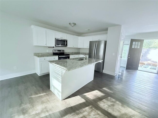 Building Photo - 5210 Phoenix St