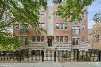 Building Photo - 1142 N Wood St
