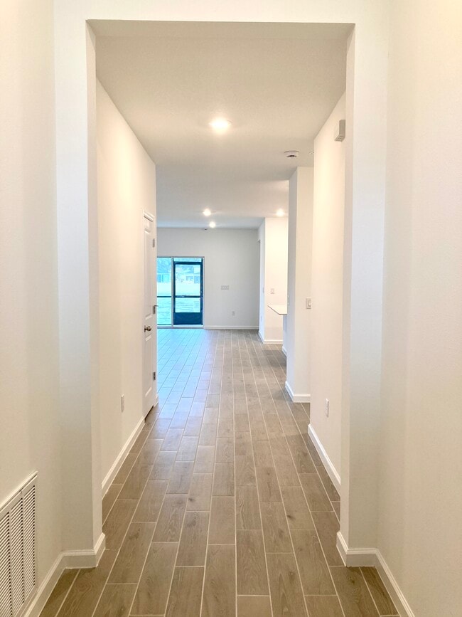 Building Photo - 3511 NE 38th Ln