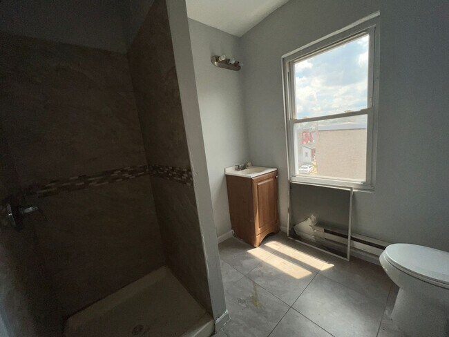 Building Photo - 5818 Vine Street
