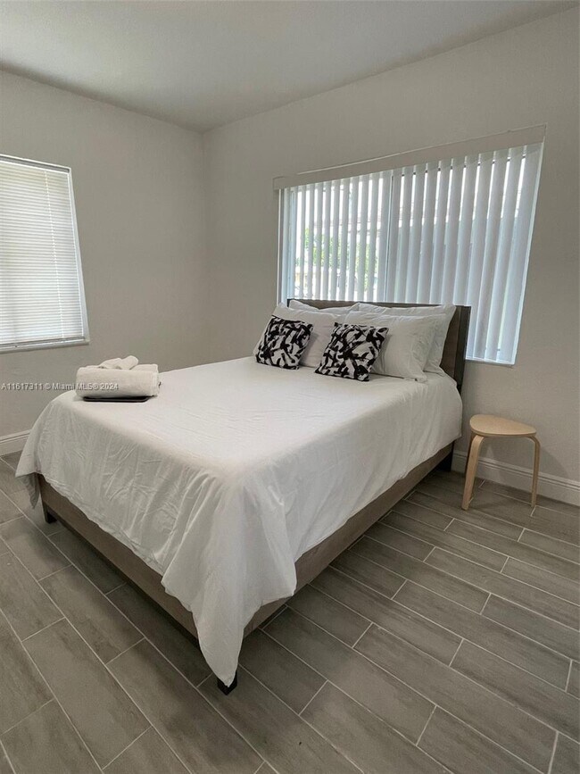 Foto del edificio - 4915 NW 15th Ct