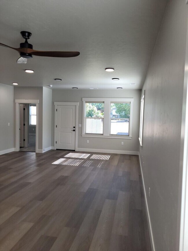 Foto del edificio - Beautiful Like New Home In Meridian!