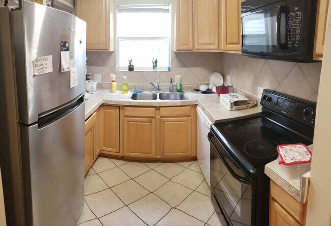Building Photo - 3020 Dryades St