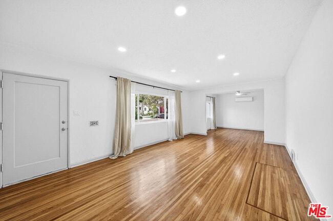 Building Photo - 1050 S Hayworth Ave