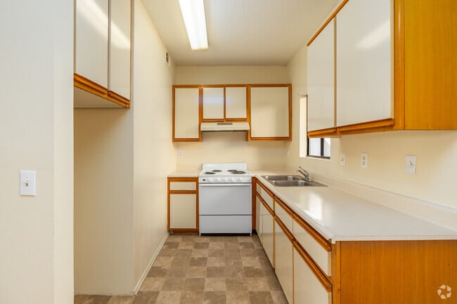 1 habitación, 1 baño, 650 pies cuadrados, cocina - 62+ at Honolulu Senior Apartments