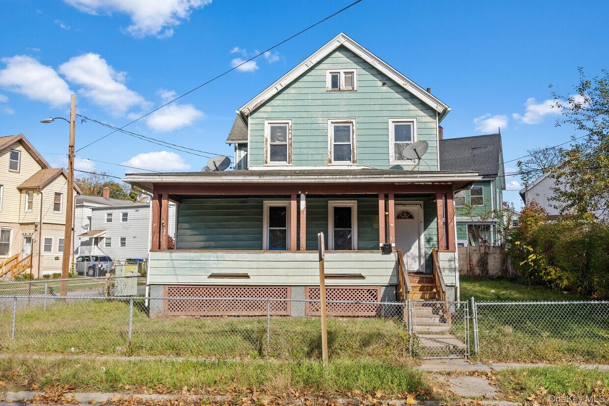 Primary Photo - 87 Winnikee Ave