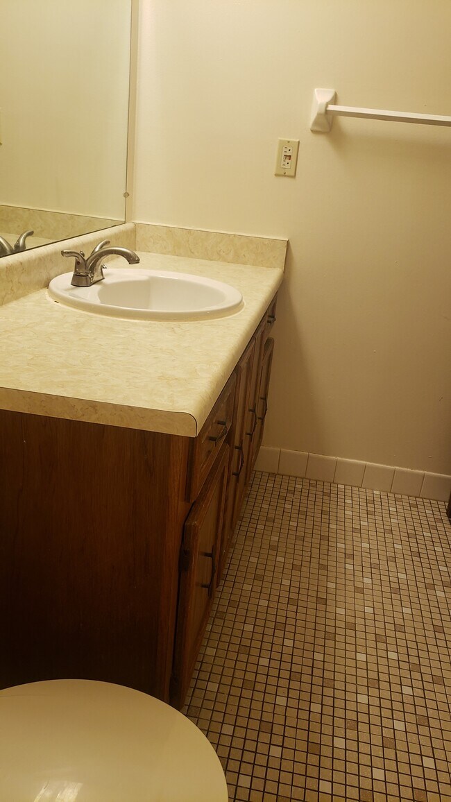 Building Photo - 111 E Prospect Ct