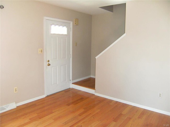 Foto del edificio - 174 Springhouse Rd