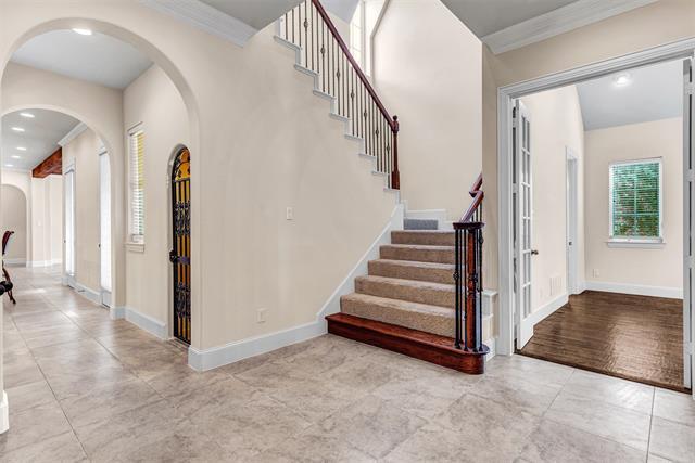 Building Photo - 817 Chapel Hill Ln