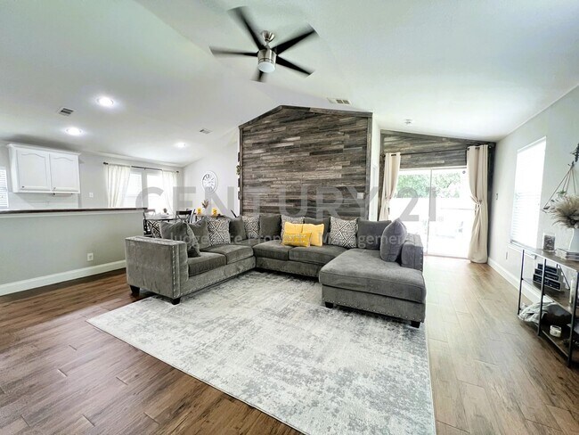 Foto del edificio - Well Maintained 4/2/2 Nestled on Cul-De-Sa...