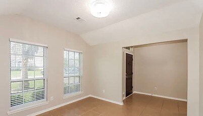 Foto del edificio - 5914 Rosemary Circle