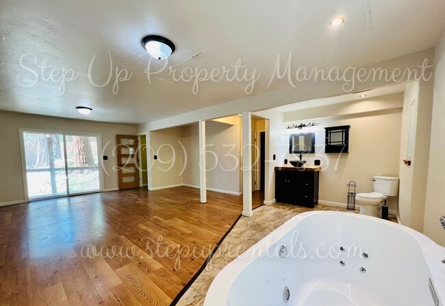 Building Photo - Rustic Modern 3 Bedroom Sanctuary with Designer Kitchen and Expansive Deck