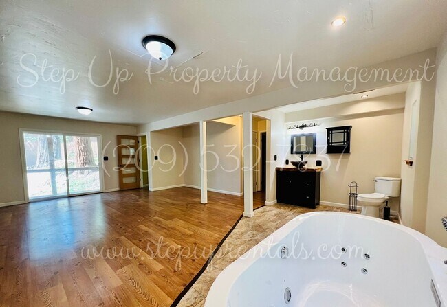 Foto del edificio - Rustic Modern 3 Bedroom Sanctuary with Designer Kitchen and Expansive Deck