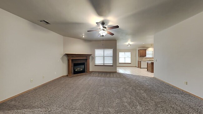 Building Photo - Updated 3 Bedroom 2 Bath Home in Yukon Sch...