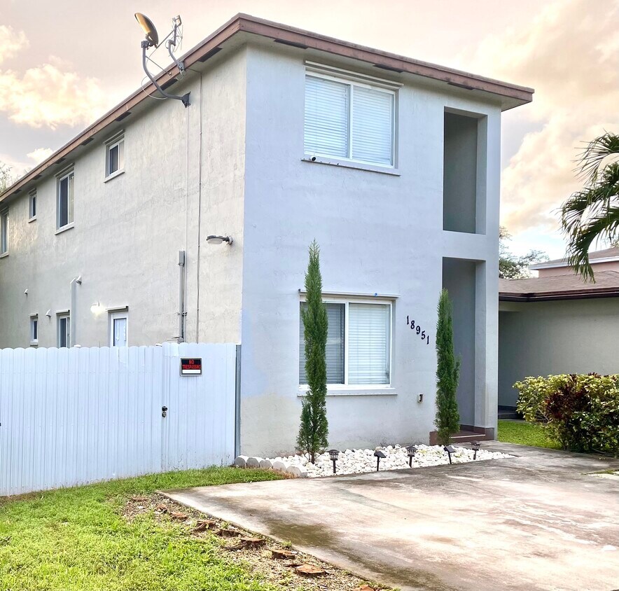 Foto principal - 18951 SW 113th Pl