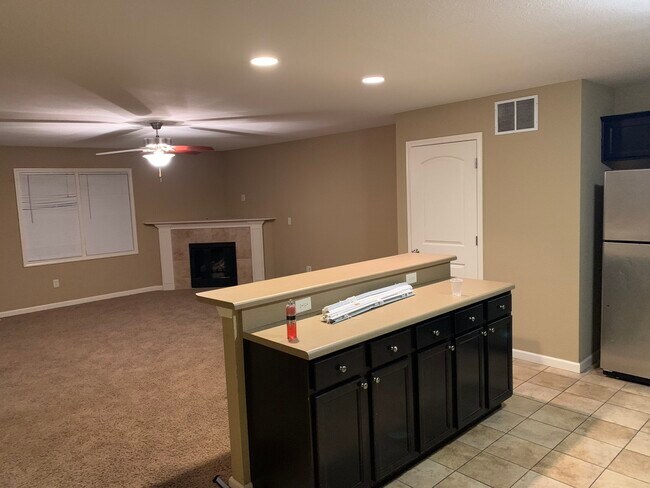 Barra de desayuno - 1948 Glenbridge Rd