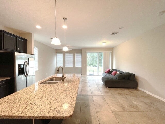 Building Photo - 1445 Peterson Pl