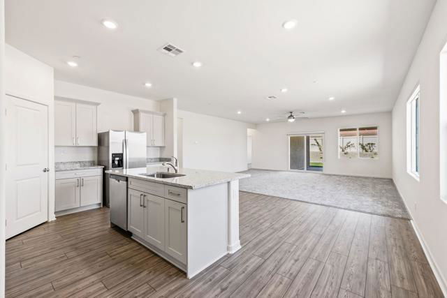 Building Photo - 42299 Palisades Dr