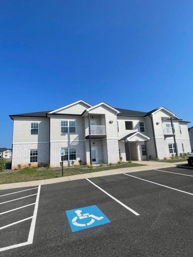 Foto principal - 5294 Bakers Springs St