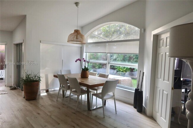 Foto del edificio - 5862 NW 113th Pl