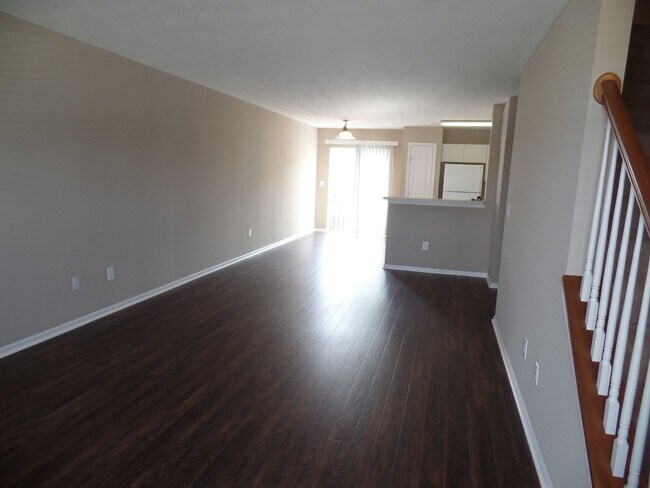 Building Photo - 723 Lazelle Rd