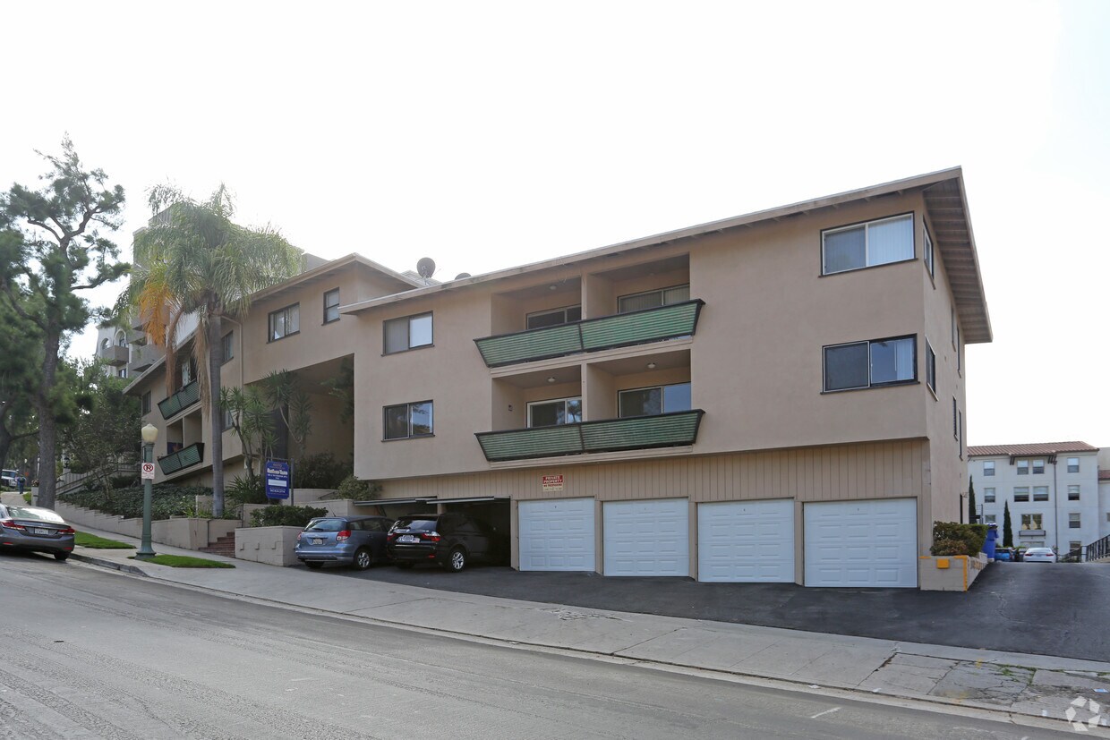 Strathmore Terrace Apartments in Los Angeles, CA