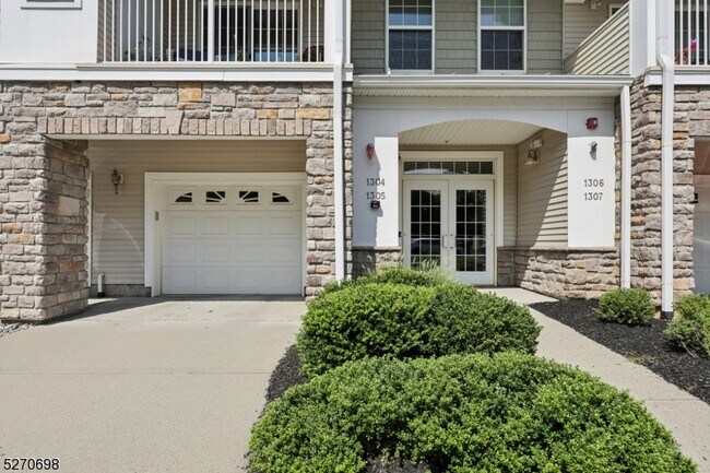 Foto del edificio - 1305 Meadow Brook Ct
