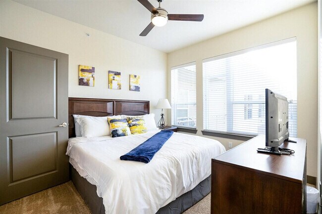 Foto del edificio - 120 W CityLine Dr