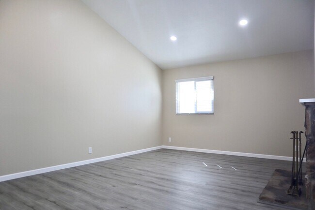 Building Photo - Newly remodeled 3-bedroom home in Northgat...