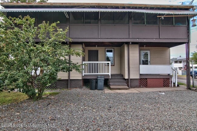 Building Photo - 18 Pine Rd