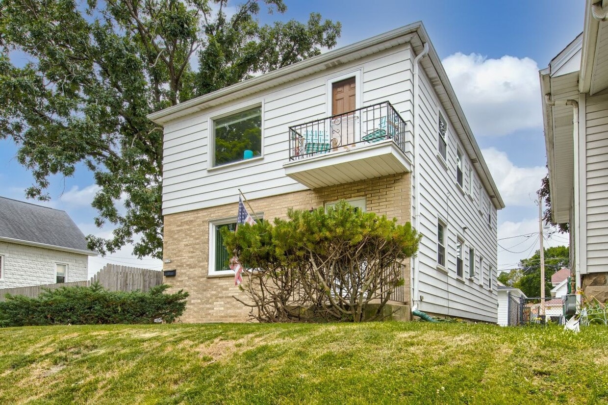 Foto principal - 2137 S 71st St