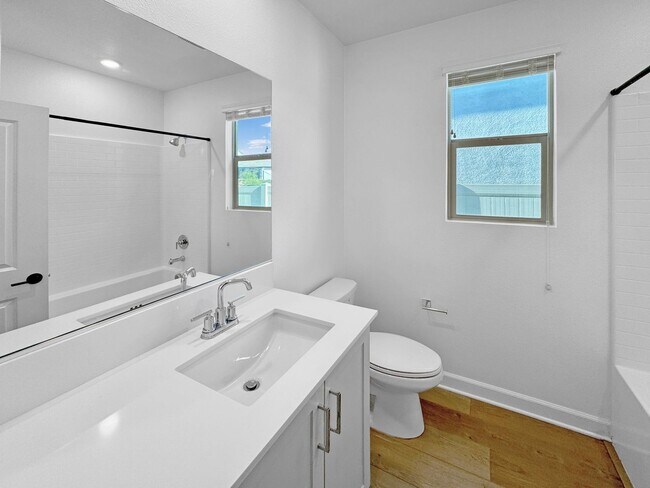 Foto del edificio - Stunning 3B/2.5BA Home w/ AC, Garage, Outd...
