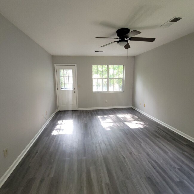 Building Photo - renovated 2 bedroom for rent