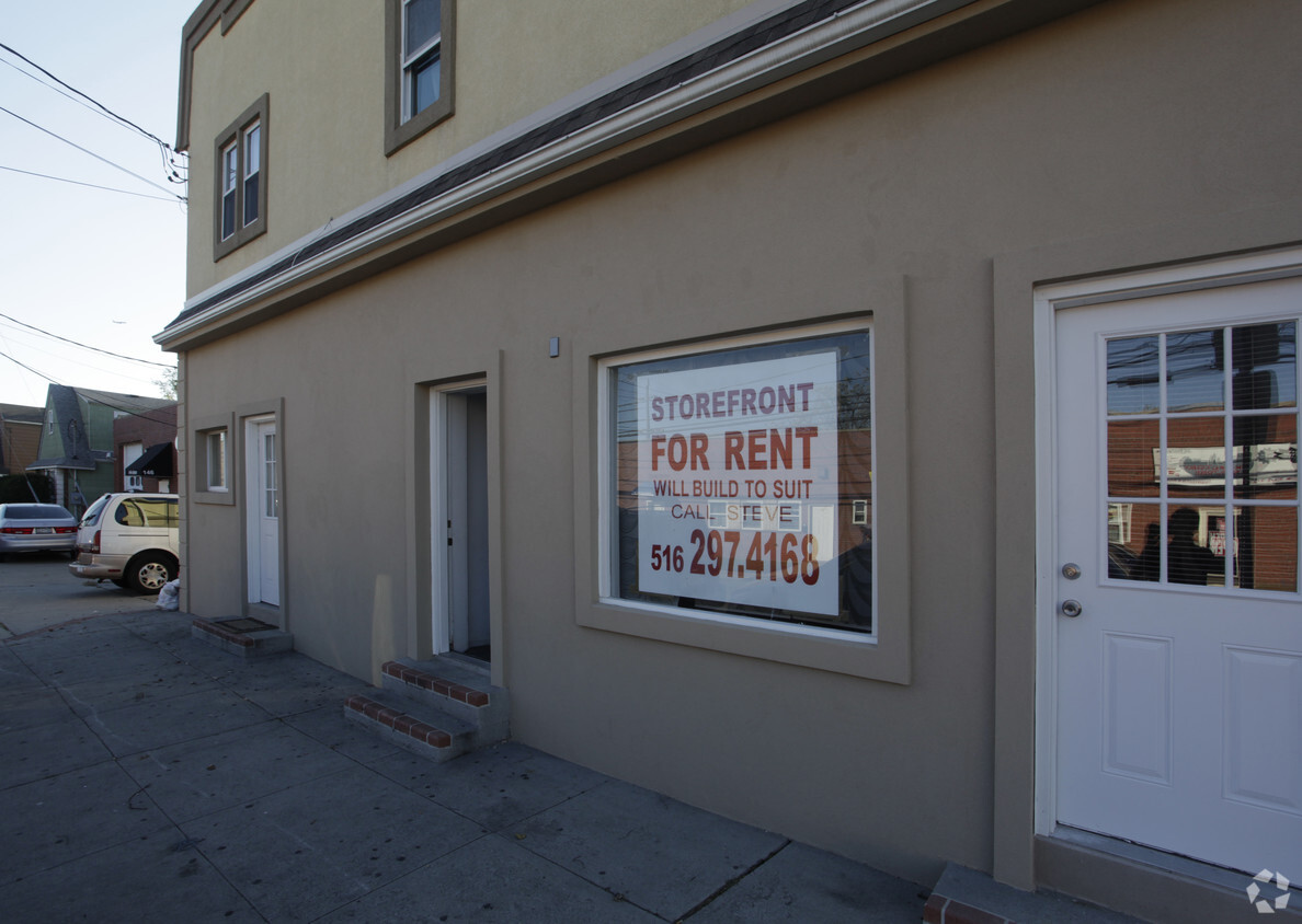 Building Photo - 140 Meacham Ave
