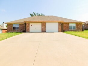 Building Photo - 3207 Raven Dr
