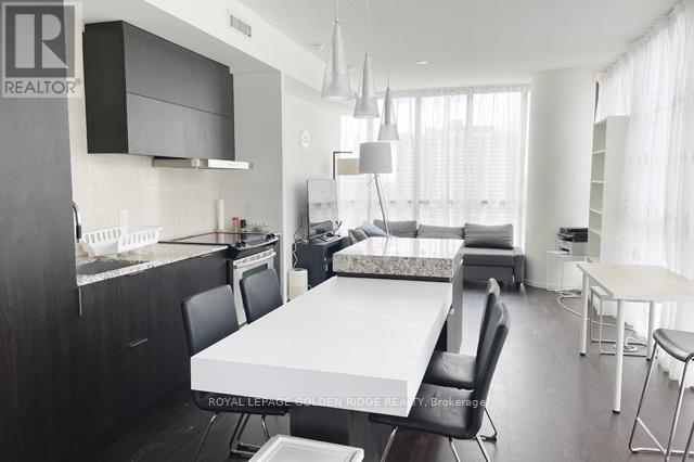 Building Photo - 101 Charles St E