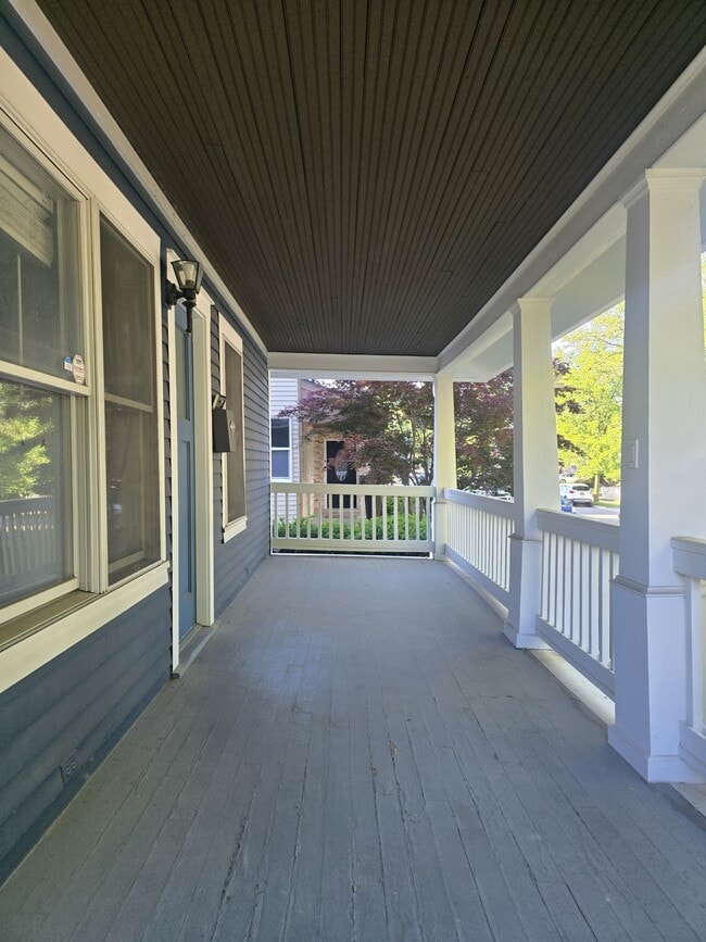 Building Photo - 916 Cherokee Ave