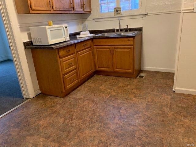 Foto del edificio - 7153 W Florissant Ave