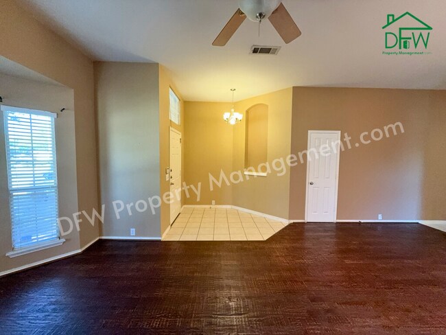 Foto del edificio - 3024 Peppercorn Dr