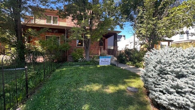 Foto del edificio - 2451 S Williams St