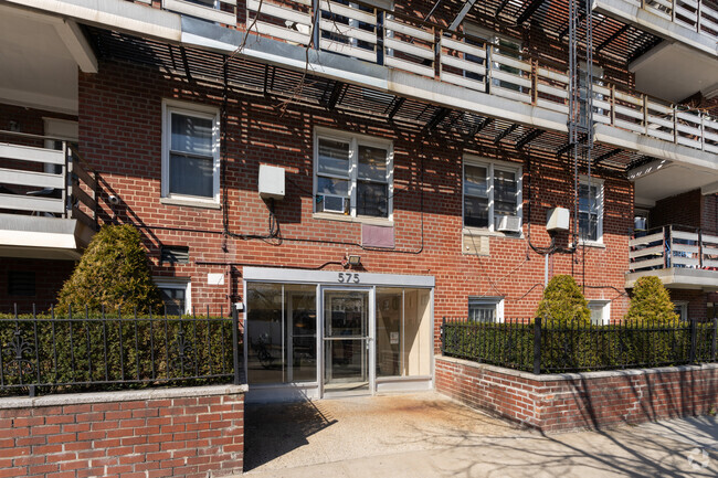 Entrance - 575 Herkimer St