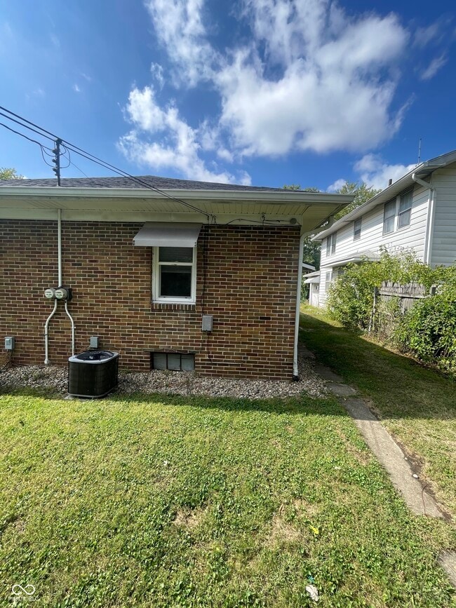 Foto del edificio - 841 N Emerson Ave
