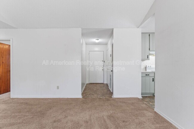 Foto del edificio - 1925 Estival St