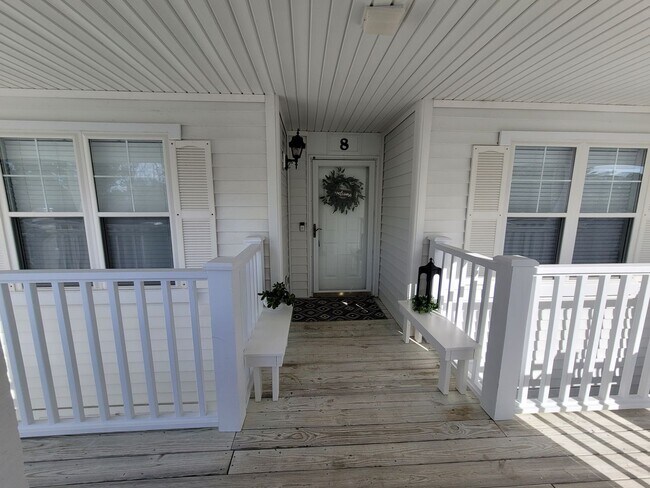 Foto del edificio - Welcome to our stunning 3-bedroom, 2-bathroom condo located in the beautiful city of Wilmington, NC.